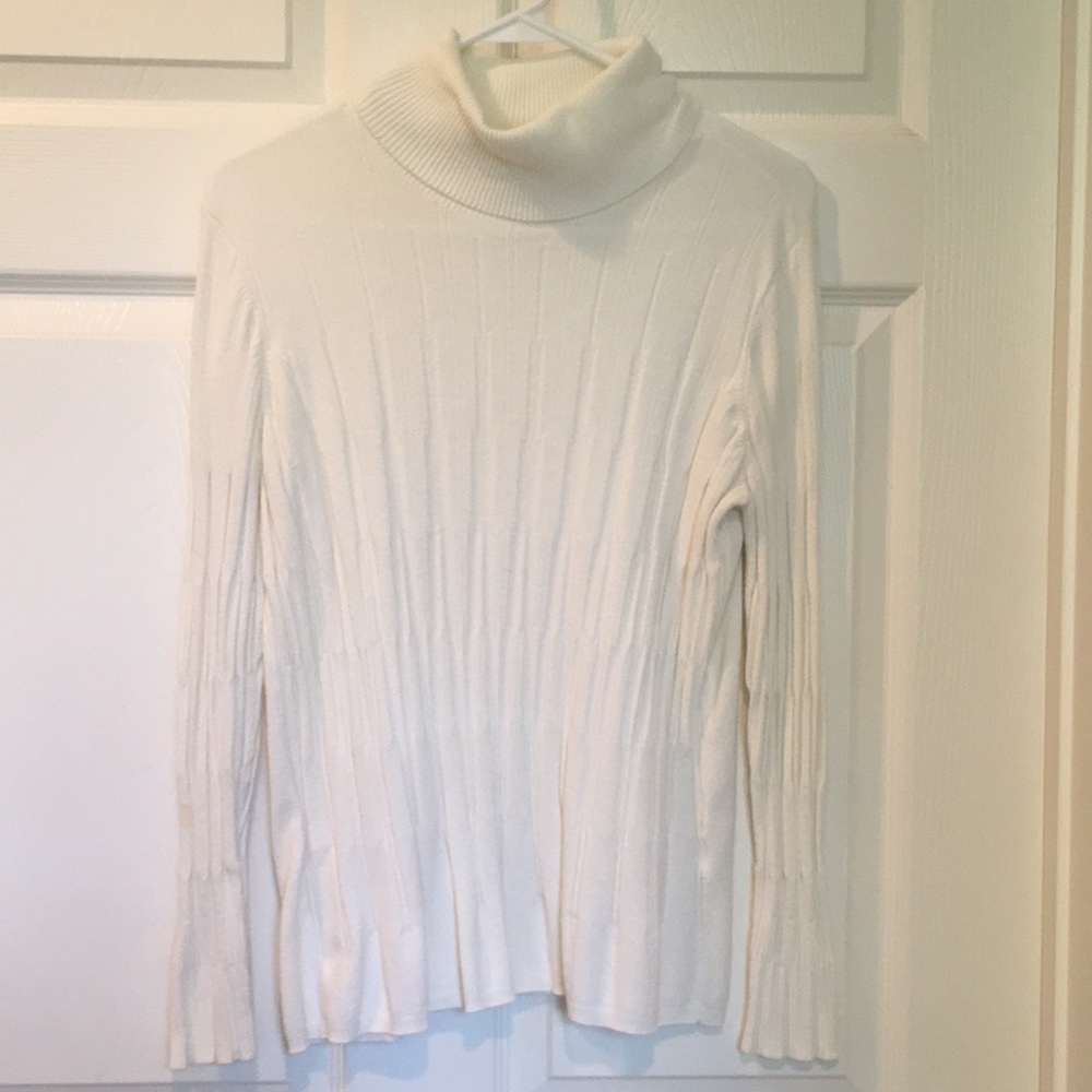 Off white stretchy turtle neck sweater